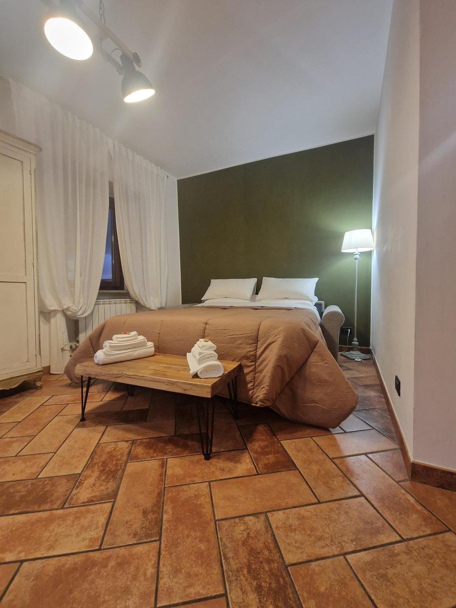 Piazza Duomo Casa Vacanze Sutri Exterior photo
